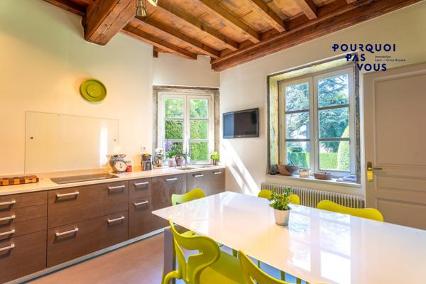 Jolie maison, jardin, piscine et grand garage