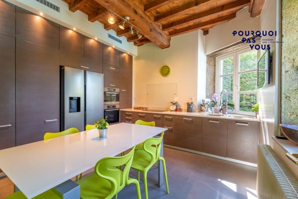 Jolie maison, jardin, piscine et grand garage