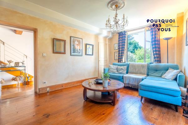 Jolie maison, jardin, piscine et grand garage
