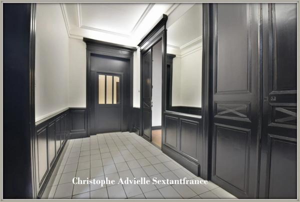 Immeuble de rapport rénové en coeur de ville, mixte commercial et habitation, belle adresse