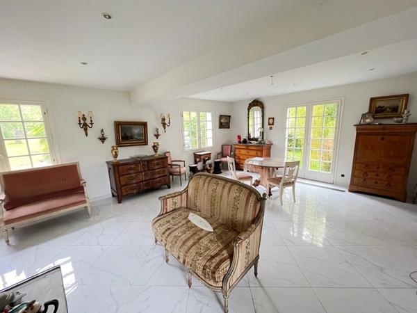 230 M² HABITABLE, GARAGE DE 150 M² ET TERRAIN DE 3735 M² A LA FERTE SOUS JOUARRE