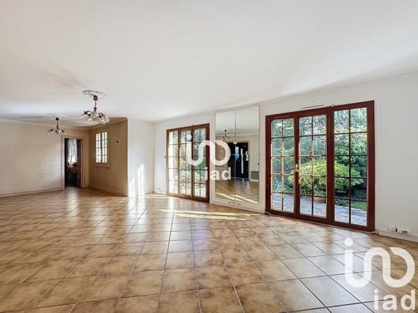 Maison traditionnelle 7 pièces de 172 m² à Saint-Pierre-du-Perray (91280)