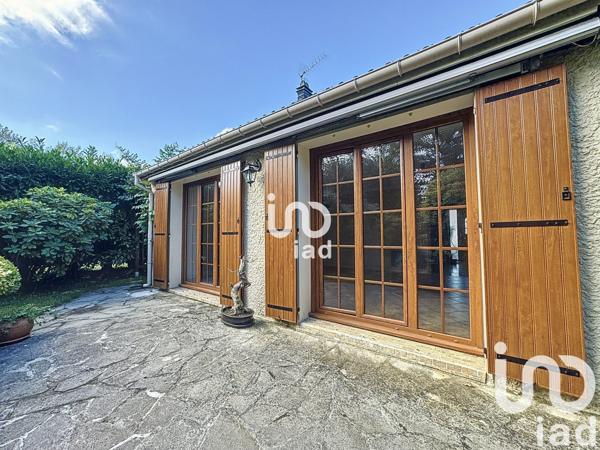 Maison traditionnelle 7 pièces de 172 m² à Saint-Pierre-du-Perray (91280)