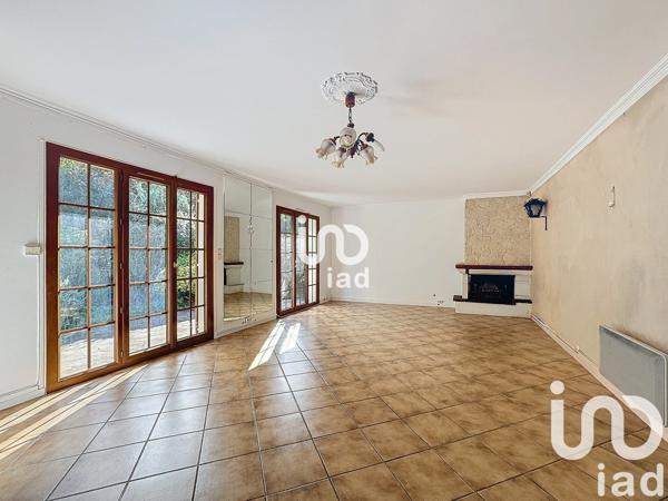 Maison traditionnelle 7 pièces de 172 m² à Saint-Pierre-du-Perray (91280)