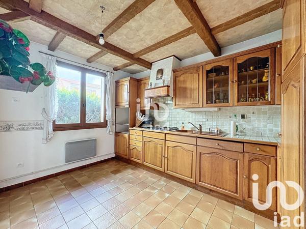 Maison traditionnelle 7 pièces de 172 m² à Saint-Pierre-du-Perray (91280)