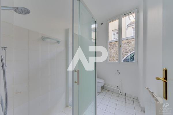 Appartement Rueil Malmaison 1 pièce(s) 28.58 m2 €225 000 ** - Référence 19251