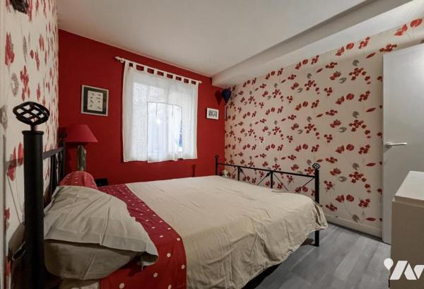 MAGNE, au calme pavillon de plain-pied de 253 m² avec piscine 