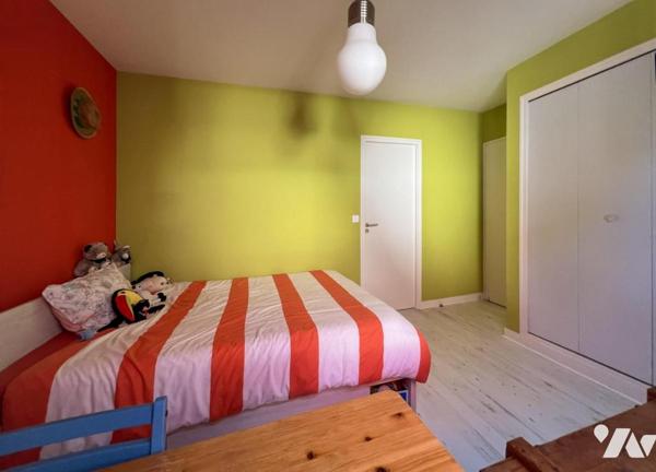 MAGNE, au calme pavillon de plain-pied de 253 m² avec piscine 