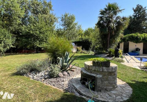 MAGNE, au calme pavillon de plain-pied de 253 m² avec piscine 