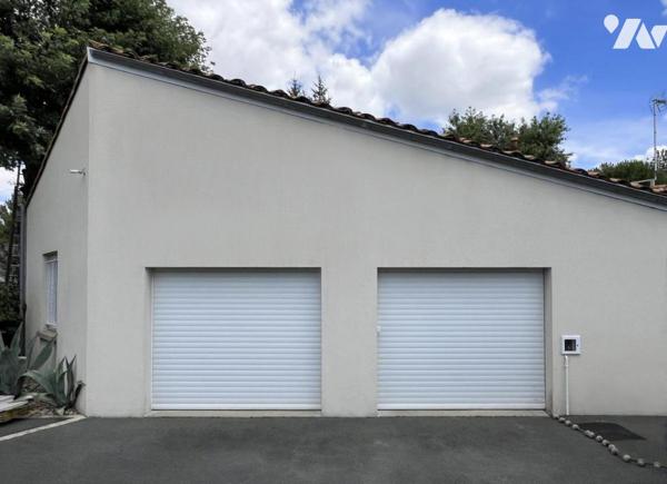 MAGNE, au calme pavillon de plain-pied de 253 m² avec piscine 