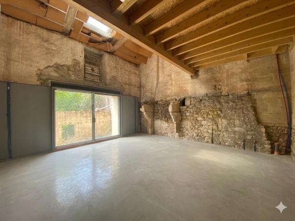 ROULLET SAINT ESTEPHE vaste ensemble immobilier composé d'une maison de maître, dépendances et local commercia