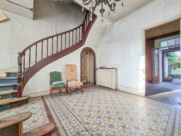 Maison à CHOLET, 49300 - 18 pièces 400m²