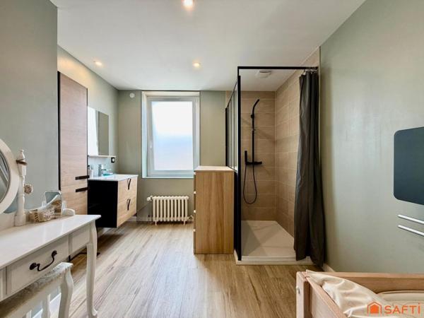 Maison de ville, tout à pieds !