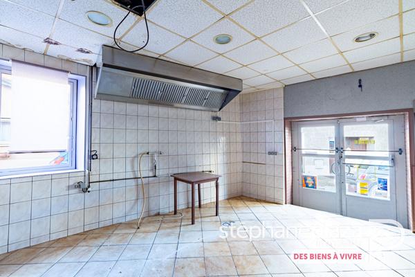 Local commercial 3 pièces 117.76 m2
