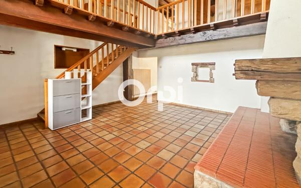 Maison à louer    4 pièces •  Haute-Rivoire