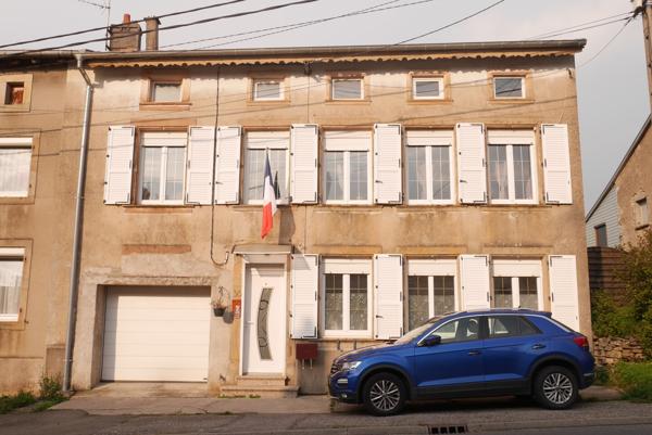 VASTE MAISON RENOVEE AVEC GARAGE ET JARDIN