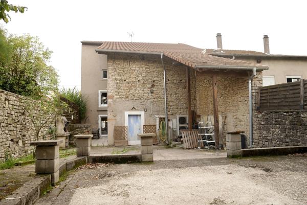 VASTE MAISON RENOVEE AVEC GARAGE ET JARDIN
