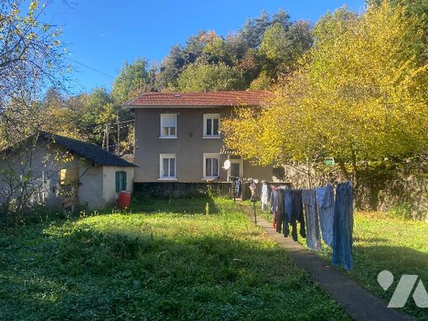 Amoureux de nature ! Maison de 2 appartements de 50m² env. terrain et dépendances pour animaux
