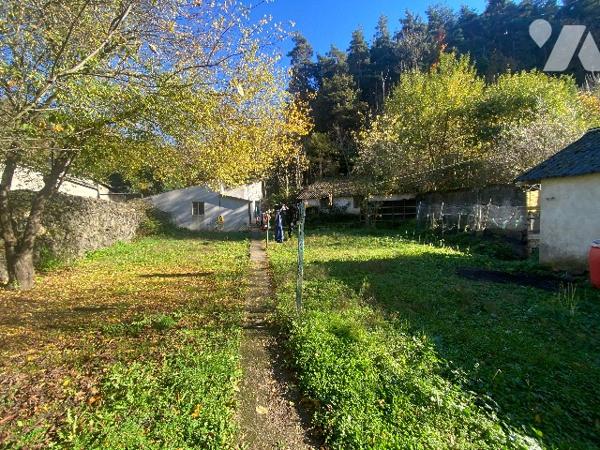 Amoureux de nature ! Maison de 2 appartements de 50m² env. terrain et dépendances pour animaux