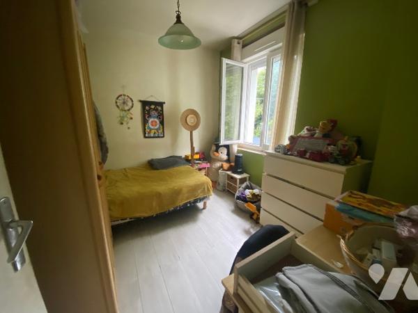 Amoureux de nature ! Maison de 2 appartements de 50m² env. terrain et dépendances pour animaux