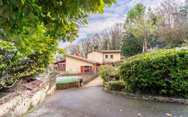 Maison à vendre    7 pièces • 240 m2 Couzon-au-Mont-d'Or