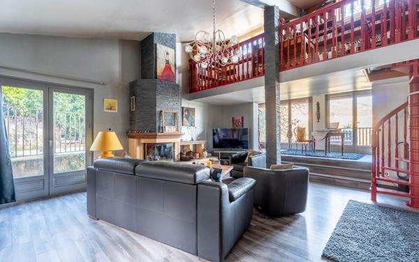 Maison à vendre    7 pièces • 240 m2 Couzon-au-Mont-d'Or