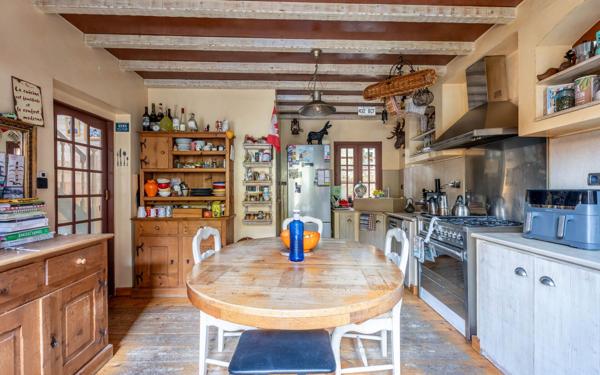 Maison à vendre    7 pièces • 240 m2 Couzon-au-Mont-d'Or