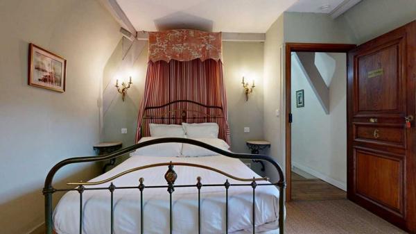 Appartement - Sarlat-la-caneda Sous les toits du centre historique, Studio de charme (26 m²) parfait pied-à-terre ou un investissement locatif au cœur de la ville. Visite virtuelle sur demande