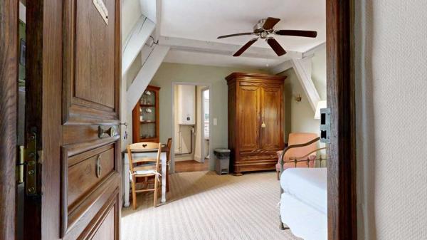 Appartement - Sarlat-la-caneda Sous les toits du centre historique, Studio de charme (26 m²) parfait pied-à-terre ou un investissement locatif au cœur de la ville. Visite virtuelle sur demande
