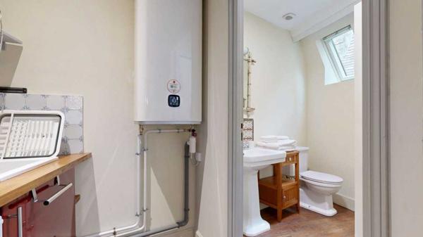 Appartement - Sarlat-la-caneda Sous les toits du centre historique, Studio de charme (26 m²) parfait pied-à-terre ou un investissement locatif au cœur de la ville. Visite virtuelle sur demande