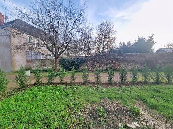 SAINT CYR SUR LOIRE - MAISONS BLANCHES - Studio de 35.05 m2 en rez de chaussée avec jardin privé