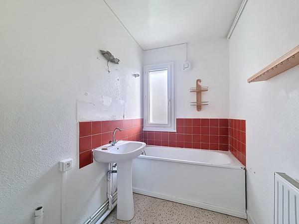 SAINT CYR SUR LOIRE - MAISONS BLANCHES - Studio de 35.05 m2 en rez de chaussée avec jardin privé