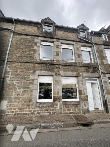 LA FERTE MACE, maison de centre-ville, 3ch, cour