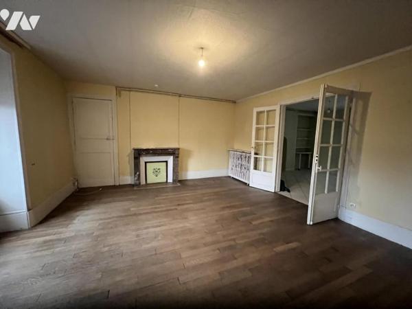 LA FERTE MACE, maison de centre-ville, 3ch, cour