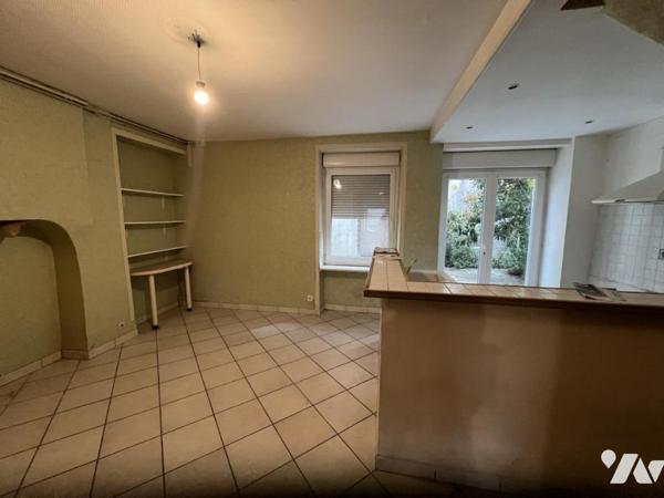 LA FERTE MACE, maison de centre-ville, 3ch, cour