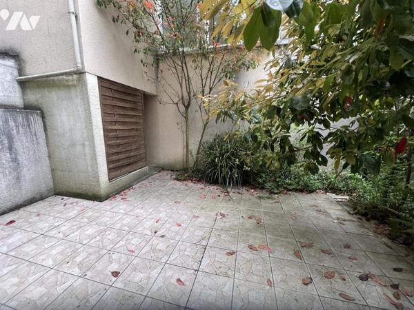 LA FERTE MACE, maison de centre-ville, 3ch, cour