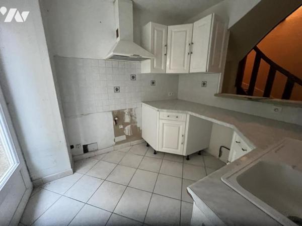 LA FERTE MACE, maison de centre-ville, 3ch, cour