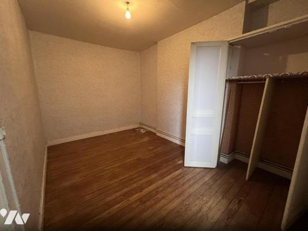 LA FERTE MACE, maison de centre-ville, 3ch, cour