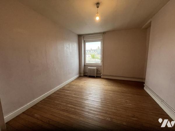 LA FERTE MACE, maison de centre-ville, 3ch, cour