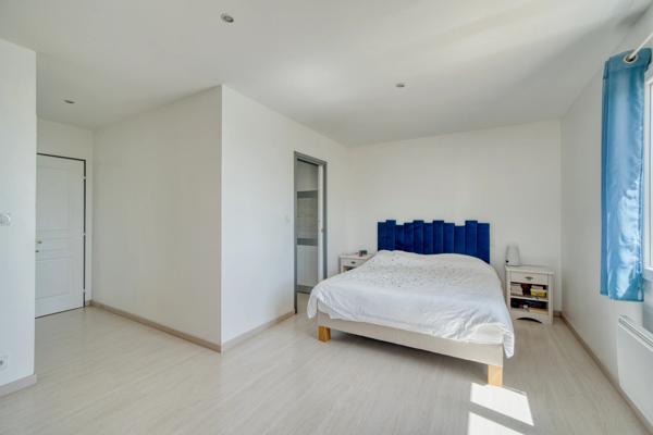 Maison
         7 pièces
        - 180 m² Bien prestige 830 000 € *