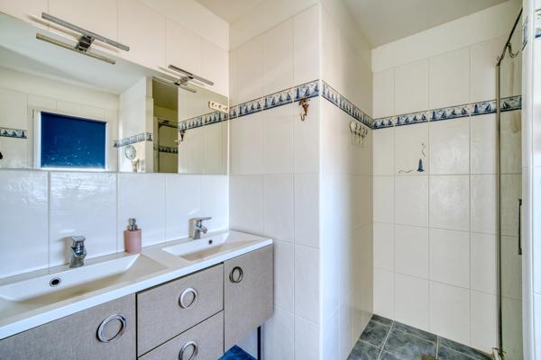 Maison
         7 pièces
        - 180 m² Bien prestige 830 000 € *