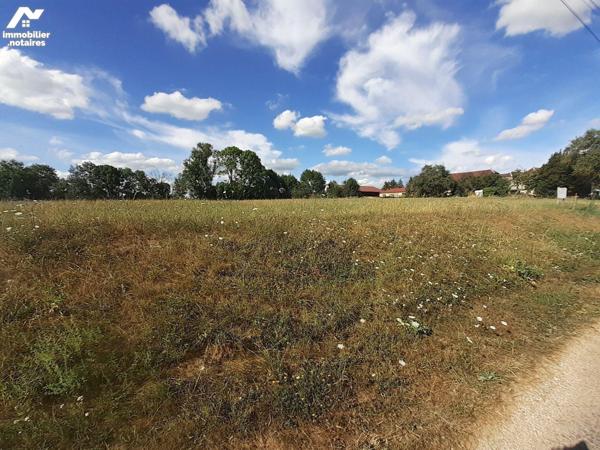A VENDRE sur la commune de CUSSANGY (Aube), un terrain à bâtir d'une superficie totale de 1964 ...