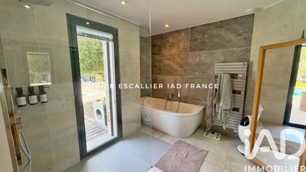 Maison à vendre 5 pièces 233 m² Solliès-Toucas
