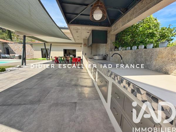 Maison à vendre 5 pièces 233 m² Solliès-Toucas