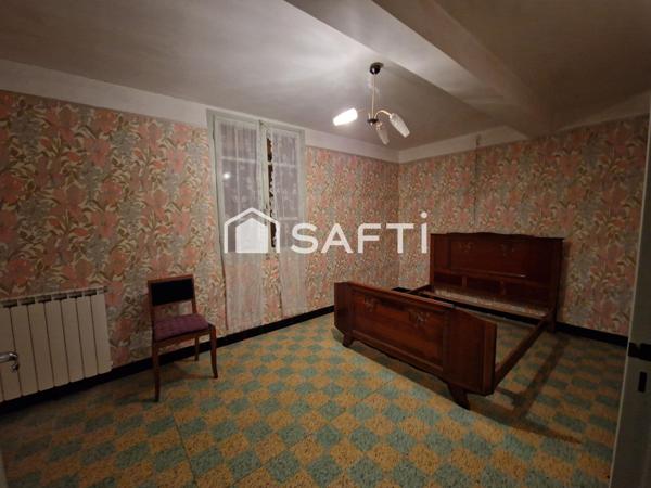 Corps de ferme sur parcelle de 27 189 m², habitation 107 m² de plain-pied.