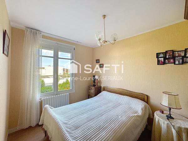 Maison dans quartier résidentiel