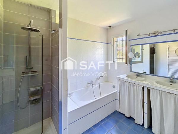 Maison 145 m² avec piscine, vue exceptionnelle et grand terrain arboré à Bevons