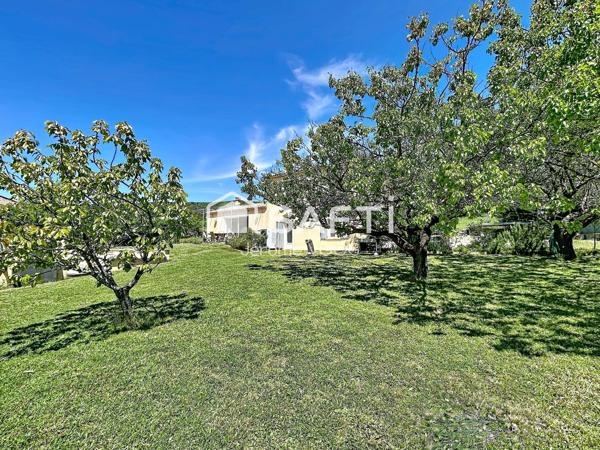 Maison 145 m² avec piscine, vue exceptionnelle et grand terrain arboré à Bevons