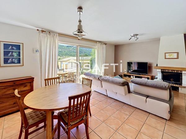 Maison 145 m² avec piscine, vue exceptionnelle et grand terrain arboré à Bevons