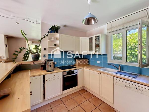 Maison 145 m² avec piscine, vue exceptionnelle et grand terrain arboré à Bevons